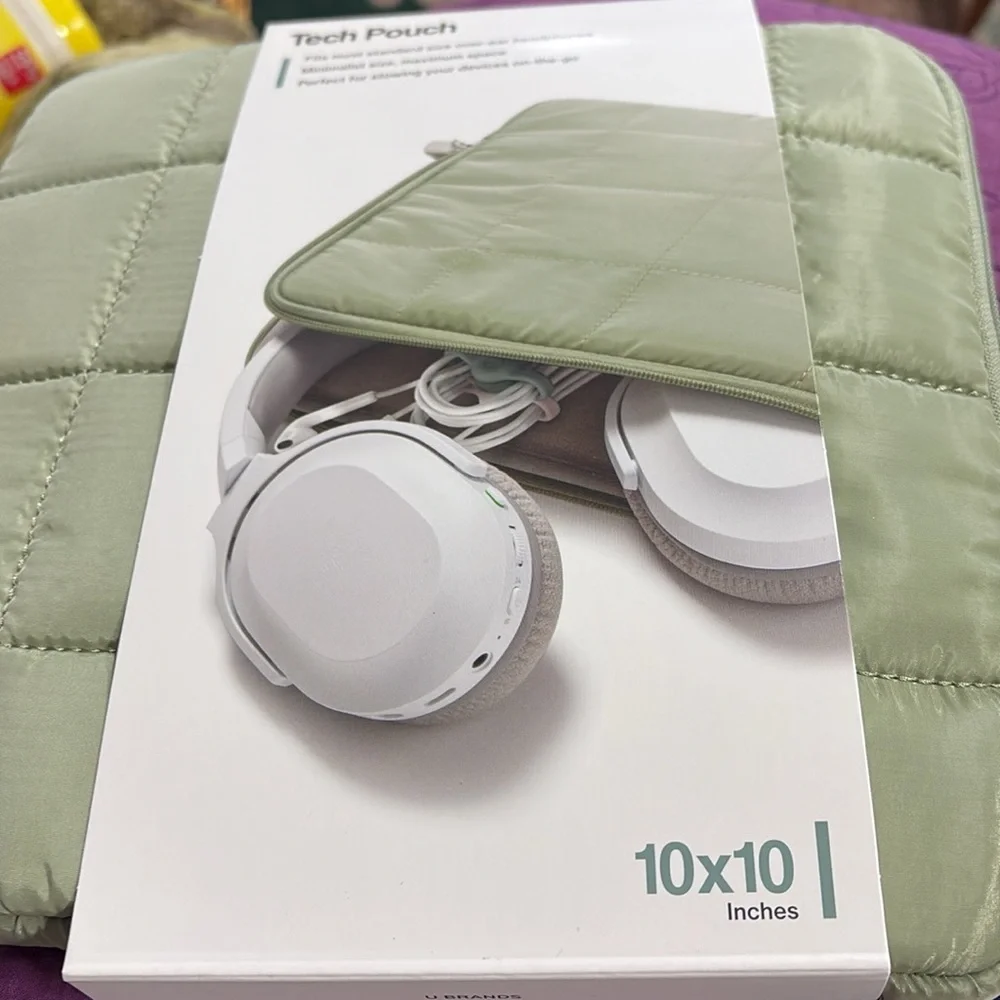 U Brands Green and Blue Quilted Laptop Sleeves - Picture 3 of 7